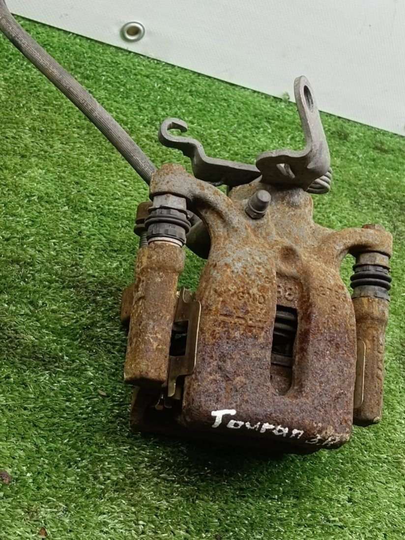 5Q0406DFR Суппорт тормозной задний правый Volkswagen Touran 1 2006г. | Фото № 7 5Q0406DFR Суппорт тормозной задний правый Volkswagen Touran 1 2006г. - Фото 7