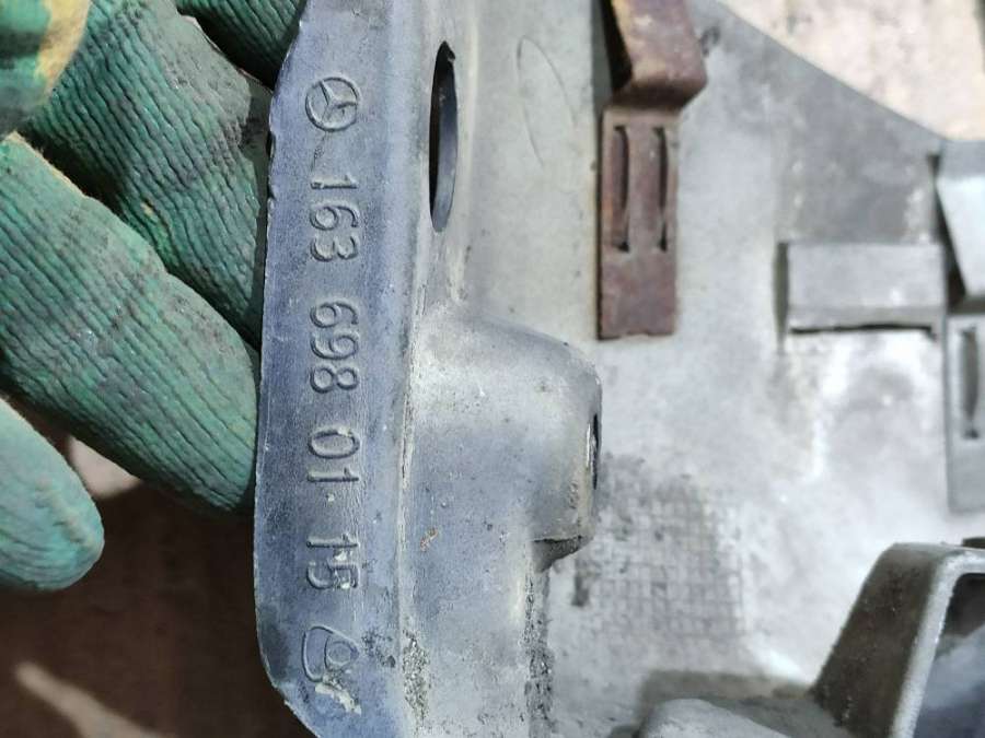 1636980115 Накладка на порог наружная левая Mercedes ML W163 2000г. | Фото № 4 1636980115 Накладка на порог наружная левая Mercedes ML W163 2000г. - Фото 4