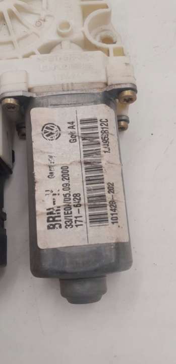 9776101438203 Моторчик стеклоподъемника Volkswagen Golf 4 поколение (1997-2004) 1997г. | Фото № 5 9776101438203 Моторчик стеклоподъемника Volkswagen Golf 4 поколение (1997-2004) 1997г. - Фото 5