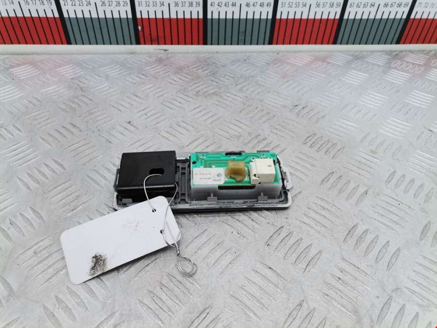 7L6947292B Плафон салонный Volkswagen Touareg 1 (2002-2010) Внедорожник 5дв. 2005г. | Фото № 2 7L6947292B Плафон салонный Volkswagen Touareg 1 (2002-2010) Внедорожник 5дв. 2005г. - Фото 2