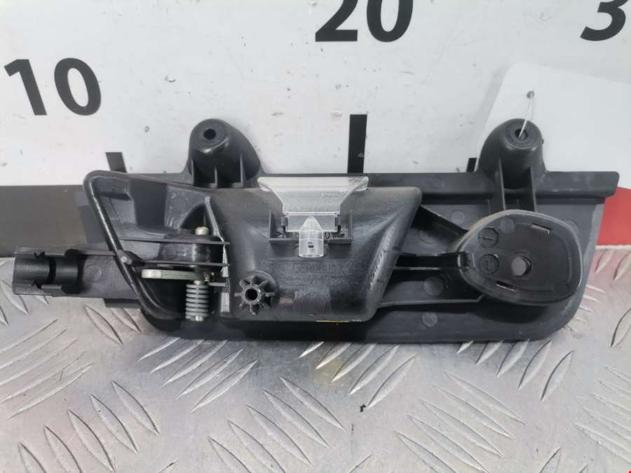 Ручка двери внутренняя задняя правая Audi A4 B6 (2000-2006) Универсал 2001г. | Фото № 2 Ручка двери внутренняя задняя правая Audi A4 B6 (2000-2006) Универсал 2001г. - Фото 2