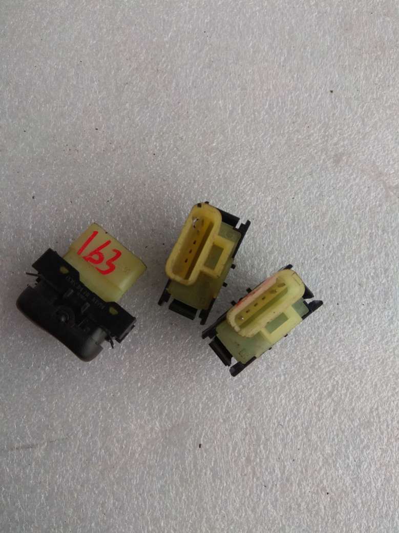 1638202710 Кнопка антипробуксовочной системы  Mercedes-Benz M W163 2000г. | Фото № 1  1638202710 Кнопка антипробуксовочной системы  Mercedes-Benz M W163 2000г. - Фото 1