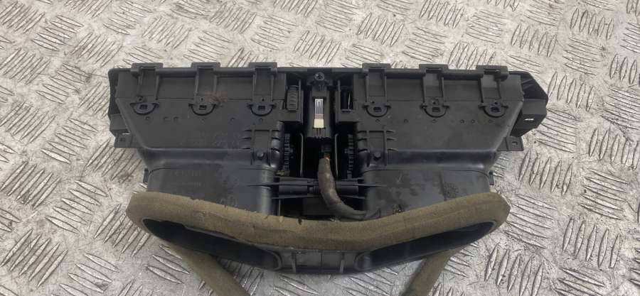 6.4226910734642E+35 Дефлектор обдува салона центральный  BMW 5 универсал 2009г. | Фото № 2  6.4226910734642E+35 Дефлектор обдува салона центральный  BMW 5 универсал 2009г. - Фото 2