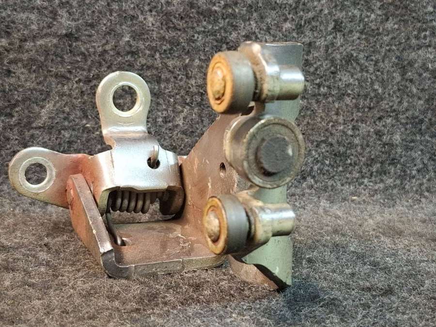 Ролик двери сдвижной правой  Toyota Sienna 2011г. | Фото № 2   Ролик двери сдвижной правой  Toyota Sienna 2011г. - Фото 2