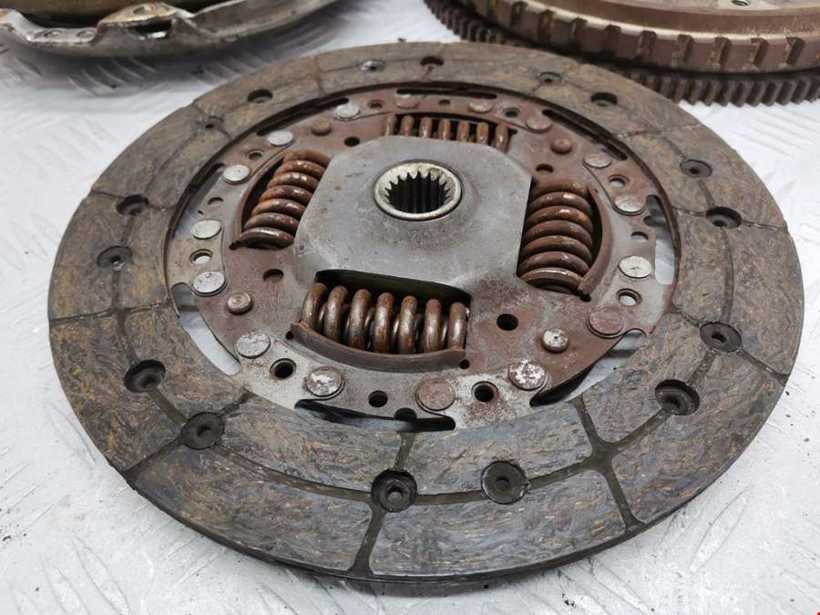 Маховик (демпфер сцепления) Peugeot 307 (2001-2008) Универсал 2003г. | Фото № 6 Маховик (демпфер сцепления) Peugeot 307 (2001-2008) Универсал 2003г. - Фото 6