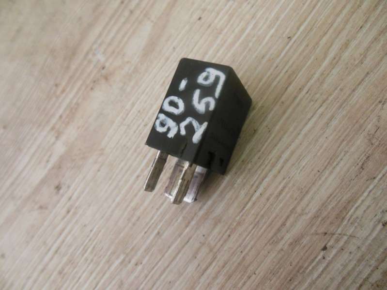 Реле поворотов Opel Vectra 1998г. | Фото № 1 Реле поворотов Opel Vectra 1998г. - Фото 1