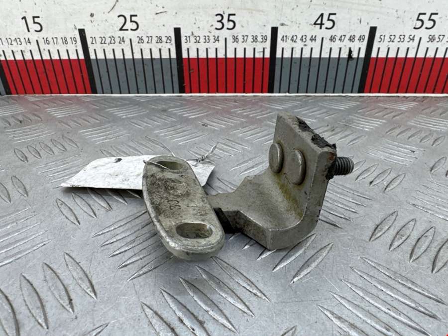 Петля крышки (двери) багажника Volkswagen Sharan 1 (1995-2010) Минивэн 2002г. | Фото № 1 Петля крышки (двери) багажника Volkswagen Sharan 1 (1995-2010) Минивэн 2002г. - Фото 1