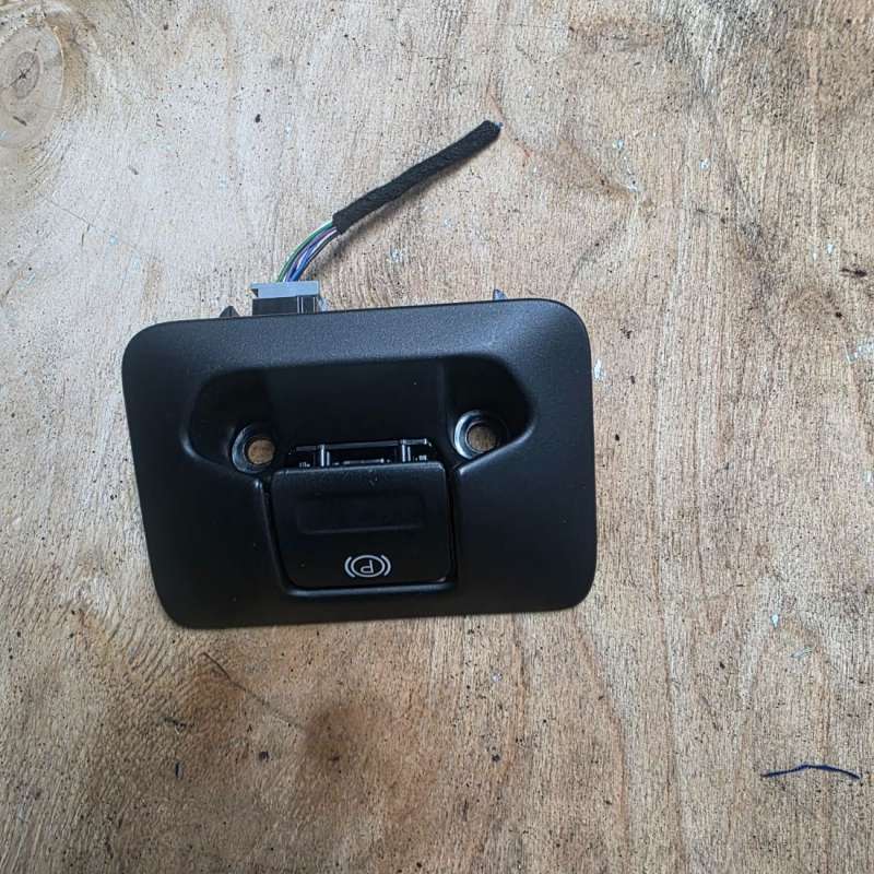 31433500 Кнопка ручного тормоза (ручника) Volvo XC60 1 2016г. | Фото № 1 31433500 Кнопка ручного тормоза (ручника) Volvo XC60 1 2016г. - Фото 1