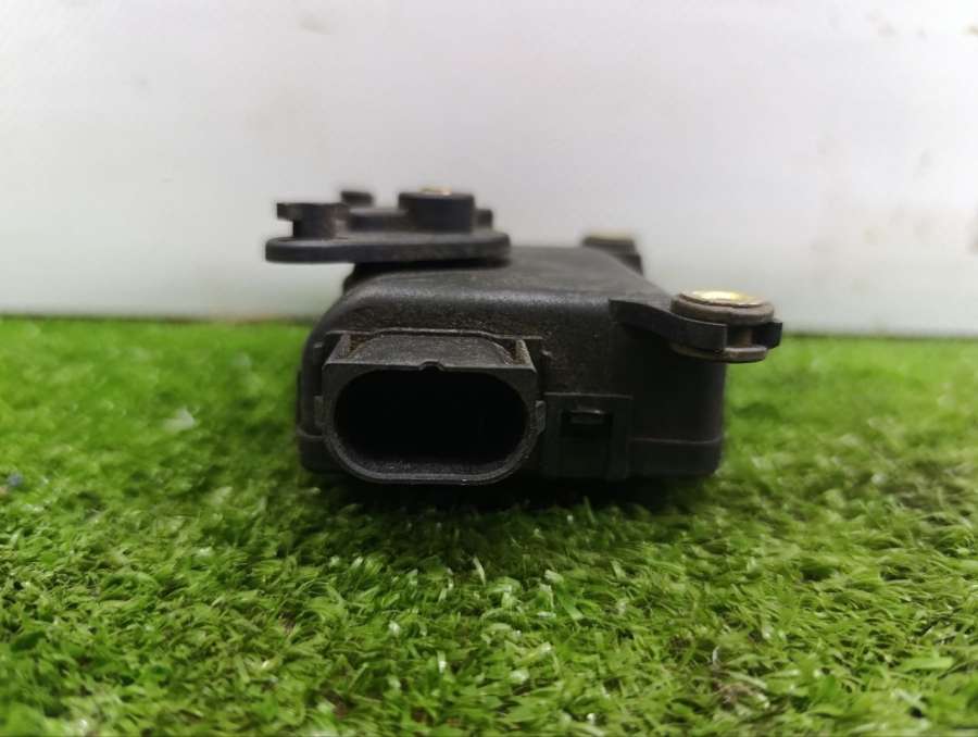 0132801149 Моторчик заслонки печки  Volkswagen Passat B5 2001г. | Фото № 2  0132801149 Моторчик заслонки печки  Volkswagen Passat B5 2001г. - Фото 2