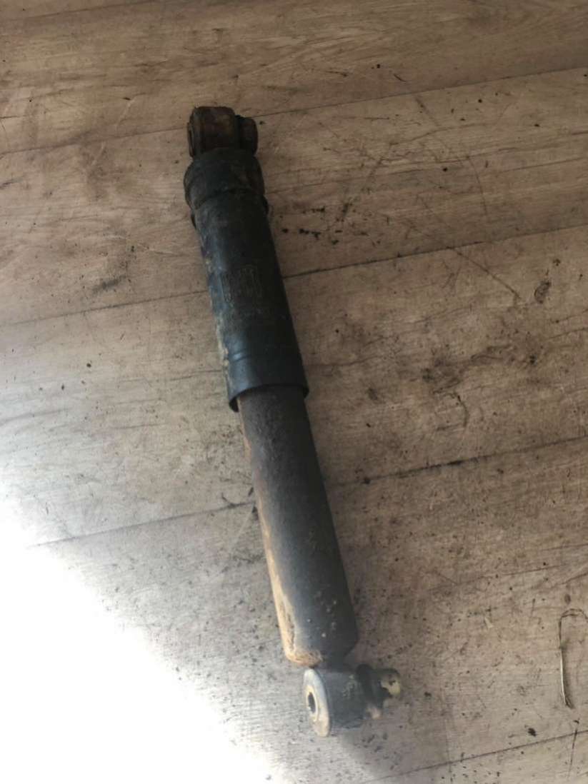 Амортизатор задний Renault Scenic 1 1998г. | Фото № 1 Амортизатор задний Renault Scenic 1 1998г. - Фото 1