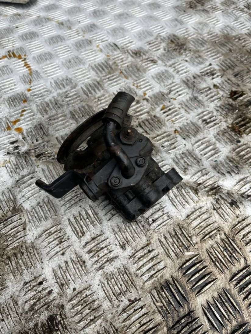 Насос ГУР Mitsubishi Galant 5 Седан 1987г. | Фото № 2 Насос ГУР Mitsubishi Galant 5 Седан 1987г. - Фото 2