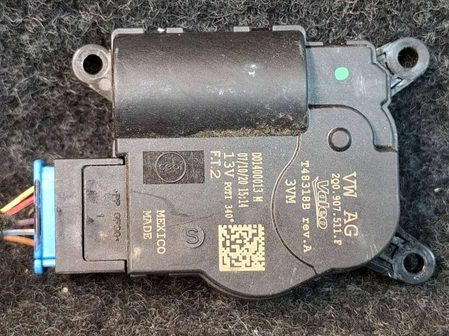 2Q0907511F Моторчик заслонки печки  Volkswagen Jetta 2021г. | Фото № 3  2Q0907511F Моторчик заслонки печки  Volkswagen Jetta 2021г. - Фото 3