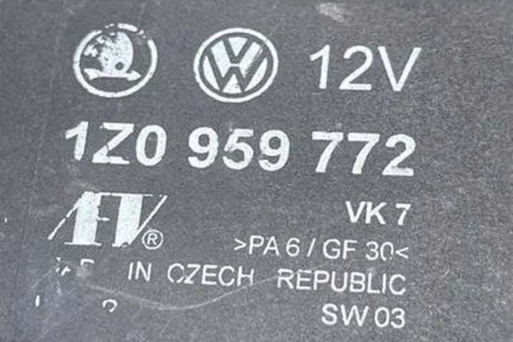 1Z0959772 Блок управления (другие)  Volkswagen Passat B6 (2005-2010) 2005г. | Фото № 1  1Z0959772 Блок управления (другие)  Volkswagen Passat B6 (2005-2010) 2005г. - Фото 1
