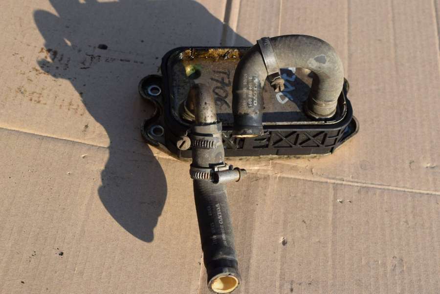 8677974 Радиатор масляный Volvo S80 седан 2003г. | Фото № 1 8677974 Радиатор масляный Volvo S80 седан 2003г. - Фото 1