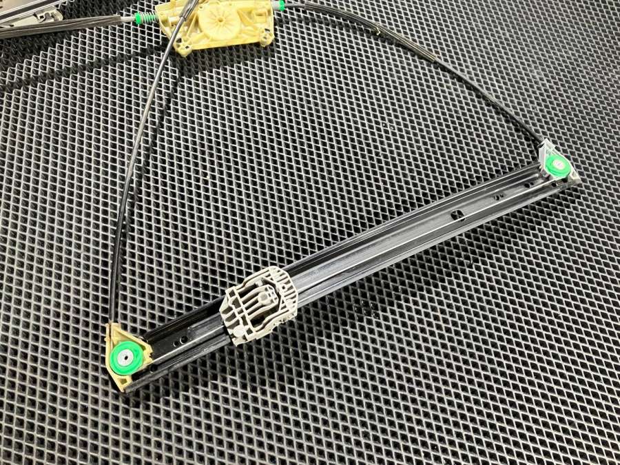 4L0837461A4L0837461E Стеклоподъемник передний левый  Audi Q7 4L 2006г. | Фото № 3  4L0837461A4L0837461E Стеклоподъемник передний левый  Audi Q7 4L 2006г. - Фото 3