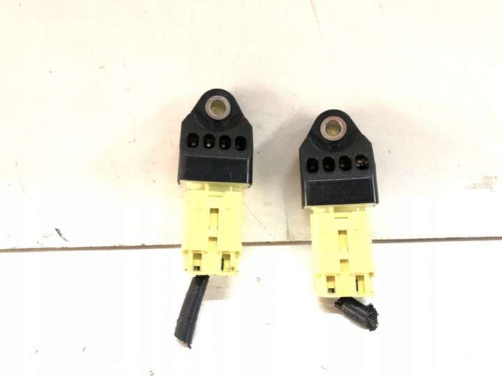 89831-33020 Датчик удара Toyota RAV4 3 поколение (XA30) (2005-2009) 2005г. | Фото № 1 89831-33020 Датчик удара Toyota RAV4 3 поколение (XA30) (2005-2009) 2005г. - Фото 1