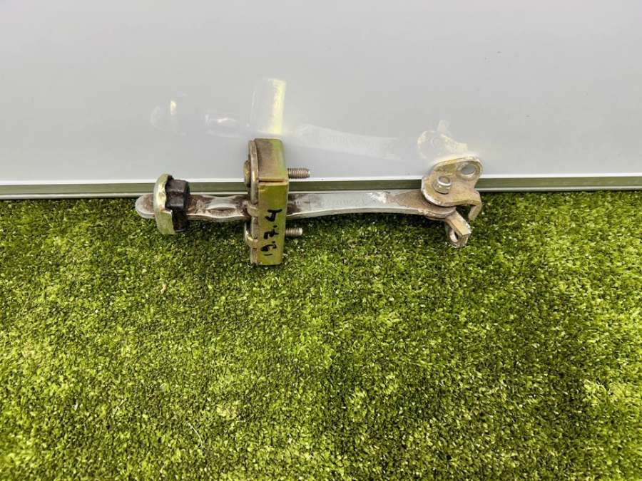 A9017200716  Ограничитель двери передний   Mercedes-Benz Sprinter 906 2006г. | Фото № 2  A9017200716  Ограничитель двери передний   Mercedes-Benz Sprinter 906 2006г. - Фото 2