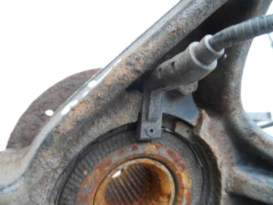 Кулак поворотный левый  Peugeot 408 Седан 2014г. | Фото № 2   Кулак поворотный левый  Peugeot 408 Седан 2014г. - Фото 2