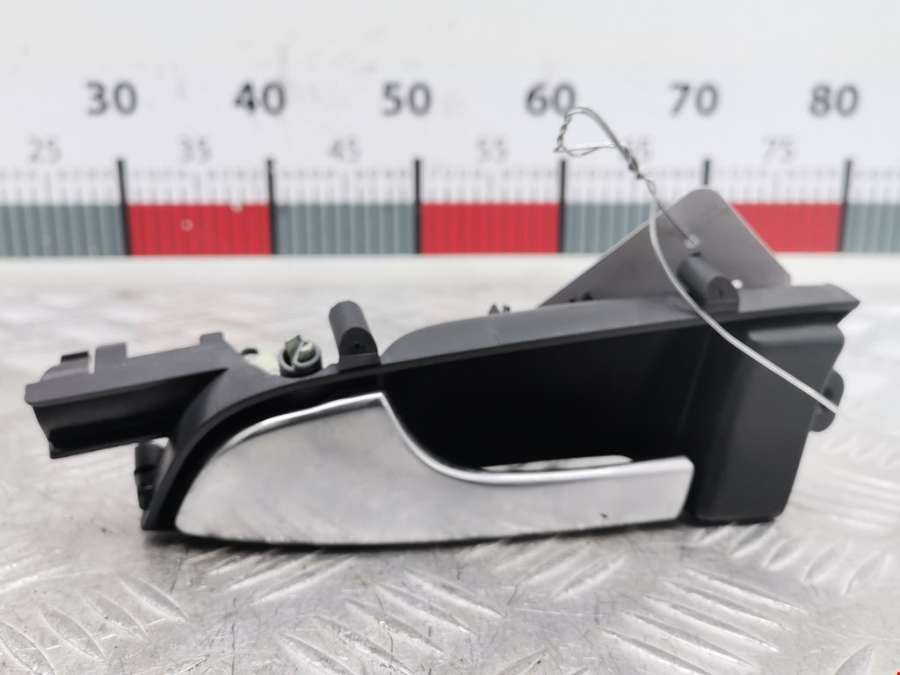 8P3867019 Ручка двери внутренняя передняя левая Audi A3 8P (2003-2013) Хетчбэк 3дв. 2010г. | Фото № 1 8P3867019 Ручка двери внутренняя передняя левая Audi A3 8P (2003-2013) Хетчбэк 3дв. 2010г. - Фото 1