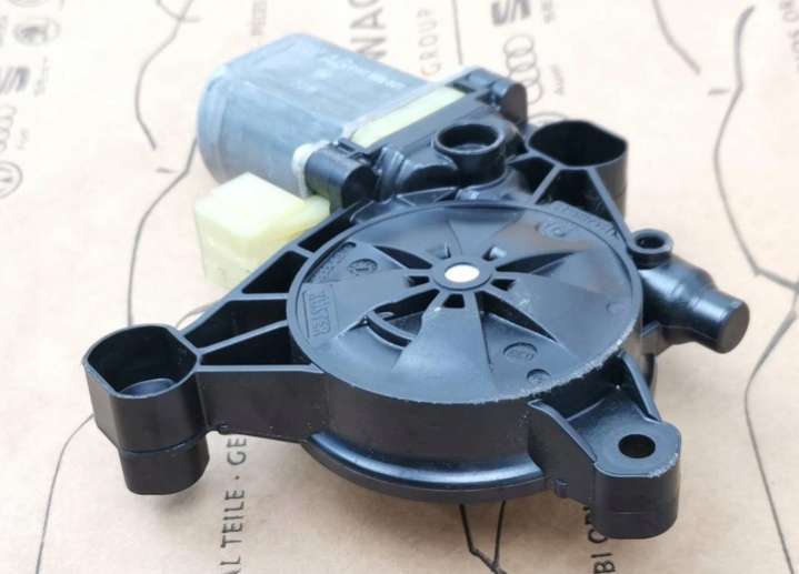 8W0959801 Моторчик стеклоподъемника Audi E-tron 1 поколение (2018-2024) 2018г. | Фото № 12 8W0959801 Моторчик стеклоподъемника Audi E-tron 1 поколение (2018-2024) 2018г. - Фото 12