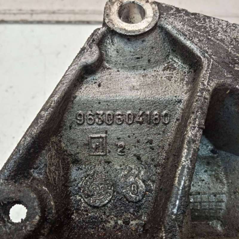 9630604180 Кронштейн полуоси Peugeot 407 2006г. | Фото № 4 9630604180 Кронштейн полуоси Peugeot 407 2006г. - Фото 4