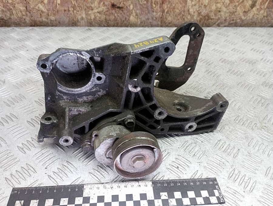 90411819 Кронштейн компрессора кондиционера  Opel Vectra A 1992г. | Фото № 2  90411819 Кронштейн компрессора кондиционера  Opel Vectra A 1992г. - Фото 2