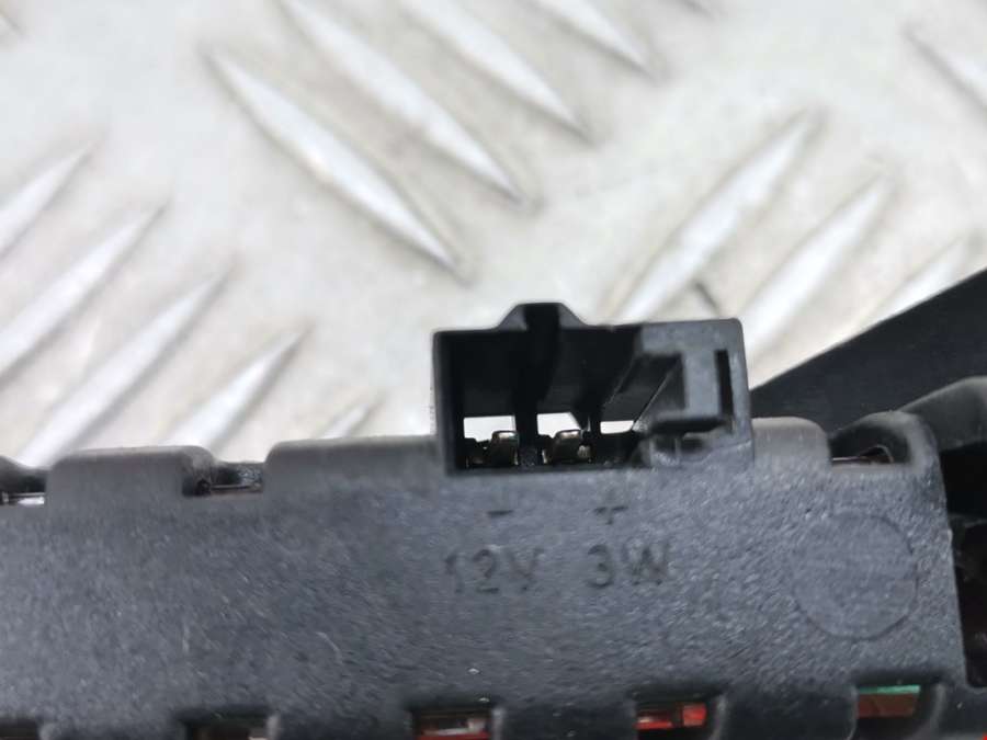 1J6945097C Фонарь дополнительный тормозной (стоп-сигнал) Volkswagen Golf 4 (1997-2004) Хетчбэк 5дв. 2000г. | Фото № 6 1J6945097C Фонарь дополнительный тормозной (стоп-сигнал) Volkswagen Golf 4 (1997-2004) Хетчбэк 5дв. 2000г. - Фото 6