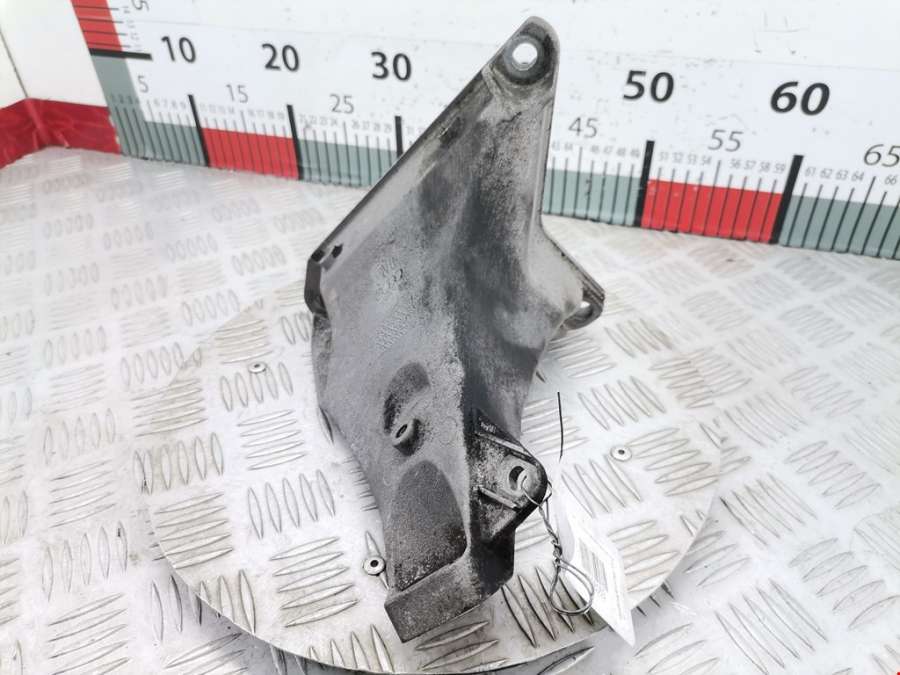 8D0199308AB Кронштейн (крепление лапа) двигателя Volkswagen Passat 5 GP (2000-2005) Универсал 2001г. | Фото № 2 8D0199308AB Кронштейн (крепление лапа) двигателя Volkswagen Passat 5 GP (2000-2005) Универсал 2001г. - Фото 2