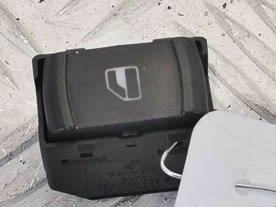 3B0959855B Кнопка стеклоподъемника Volkswagen Passat 5 (1996-2000) Универсал 1998г. | Фото № 1 3B0959855B Кнопка стеклоподъемника Volkswagen Passat 5 (1996-2000) Универсал 1998г. - Фото 1