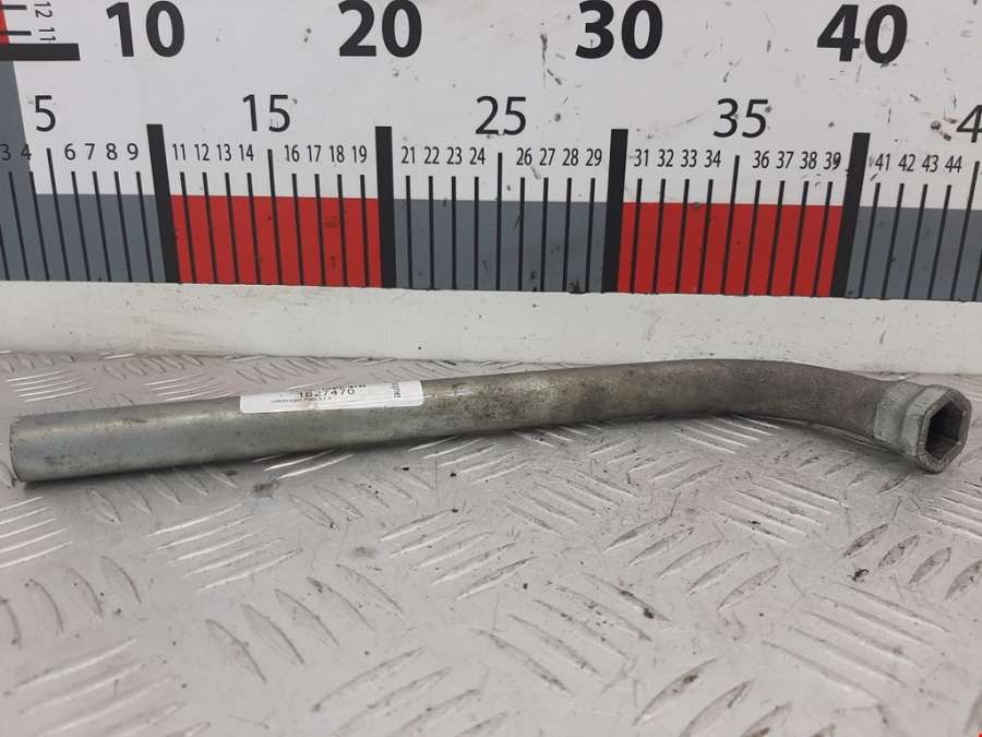 4D0012219A Ключ баллонный Volkswagen Polo 3 (1994-2002) Хетчбэк 3дв. 2000г. | Фото № 1 4D0012219A Ключ баллонный Volkswagen Polo 3 (1994-2002) Хетчбэк 3дв. 2000г. - Фото 1