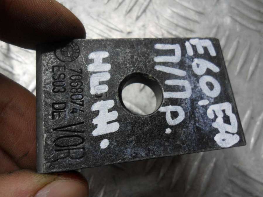 7068074 Петля двери передней правой BMW 5 E60/E61 2006г. | Фото № 2 7068074 Петля двери передней правой BMW 5 E60/E61 2006г. - Фото 2