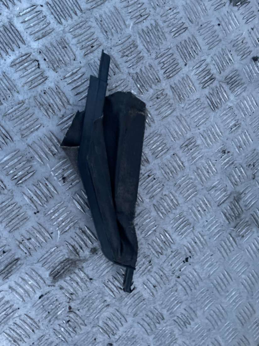 Чехол рычага ручного тормоза (ручника) Audi A6 C4 (S6,RS6) 1997г. | Фото № 1 Чехол рычага ручного тормоза (ручника) Audi A6 C4 (S6,RS6) 1997г. - Фото 1