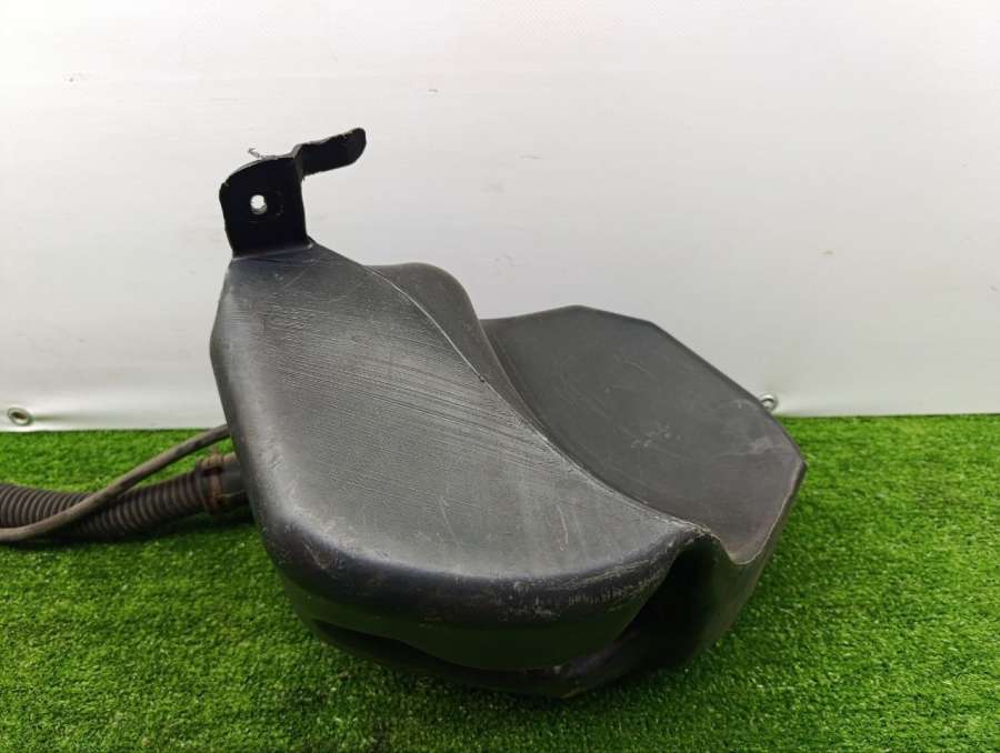 04717973AC0489407AC Бачок омывателя  Chrysler Voyager 4 2002г. | Фото № 7  04717973AC0489407AC Бачок омывателя  Chrysler Voyager 4 2002г. - Фото 7