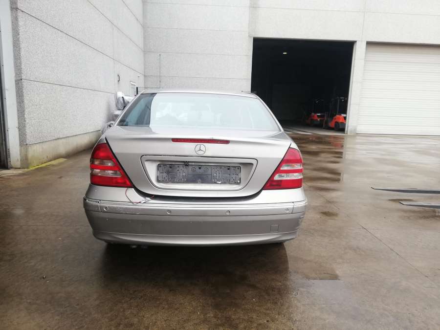 A2036904862 Накладка декоративная (молдинг) крыла переднего правого Mercedes C-Class (W203) (2000-2008) Седан 2004г. | Фото № 9 A2036904862 Накладка декоративная (молдинг) крыла переднего правого Mercedes C-Class (W203) (2000-2008) Седан 2004г. - Фото 9