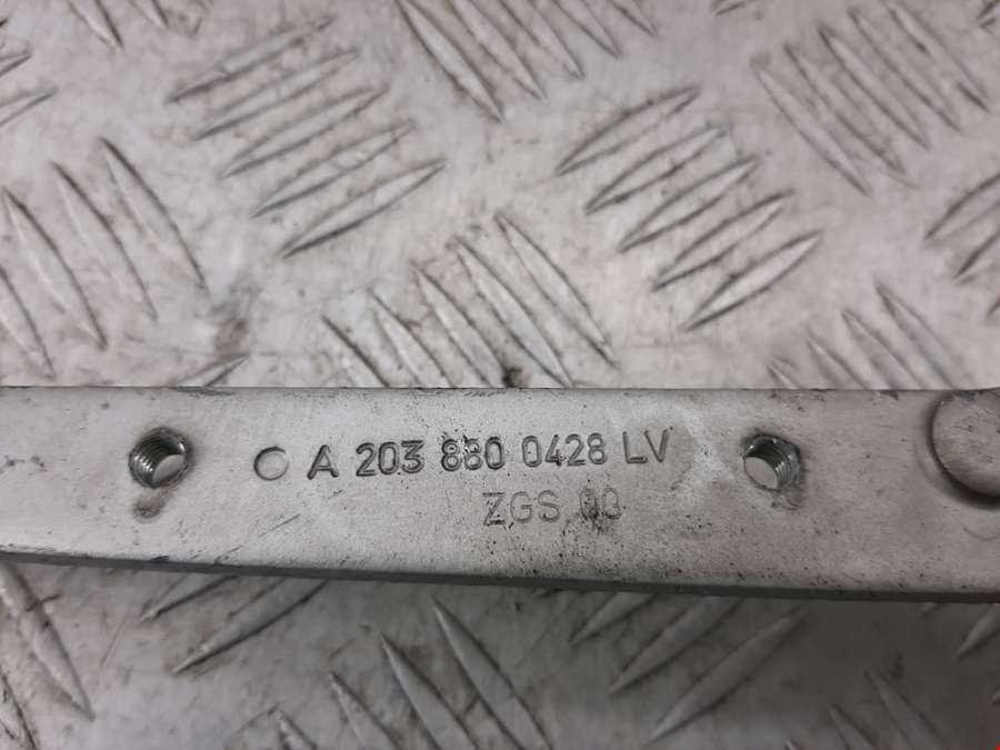 Петля капота правая Mercedes CLK-Class (W209) (2002-2010) Купе 2003г. | Фото № 4 Петля капота правая Mercedes CLK-Class (W209) (2002-2010) Купе 2003г. - Фото 4