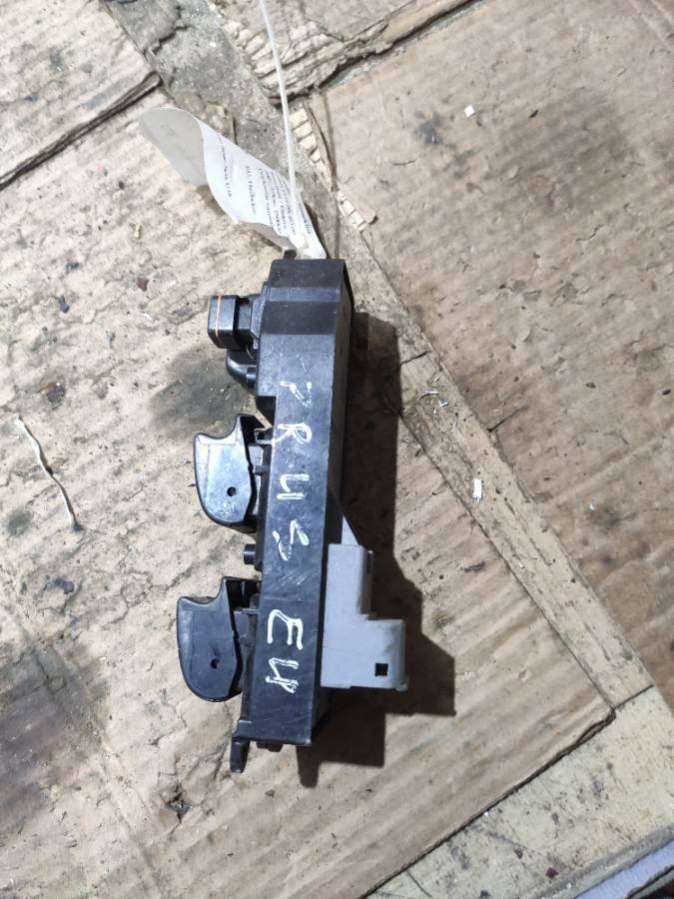 Блок управления стеклоподъемниками Toyota Prius 2 2005г. | Фото № 2 Блок управления стеклоподъемниками Toyota Prius 2 2005г. - Фото 2