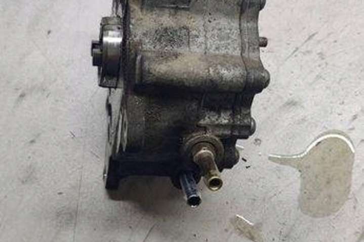 03G145209 Насос вакуумный Volkswagen Passat B6 (2005-2010) 2005г. | Фото № 2 03G145209 Насос вакуумный Volkswagen Passat B6 (2005-2010) 2005г. - Фото 2