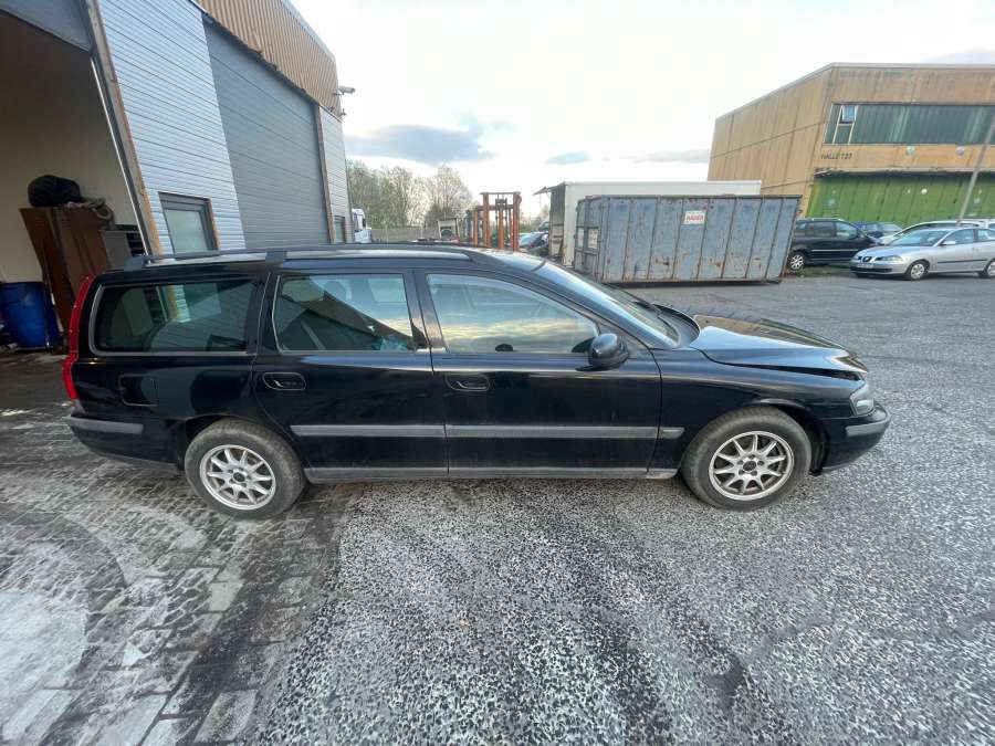 8677974 Теплообменник Volvo V70 2 (2000-2007) Универсал 2002г. | Фото № 8 8677974 Теплообменник Volvo V70 2 (2000-2007) Универсал 2002г. - Фото 8