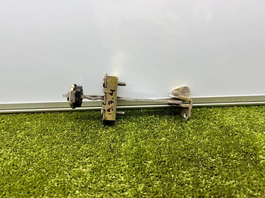 A9017200716  Ограничитель двери передний   Mercedes-Benz Sprinter 906 2006г. | Фото № 1  A9017200716  Ограничитель двери передний   Mercedes-Benz Sprinter 906 2006г. - Фото 1