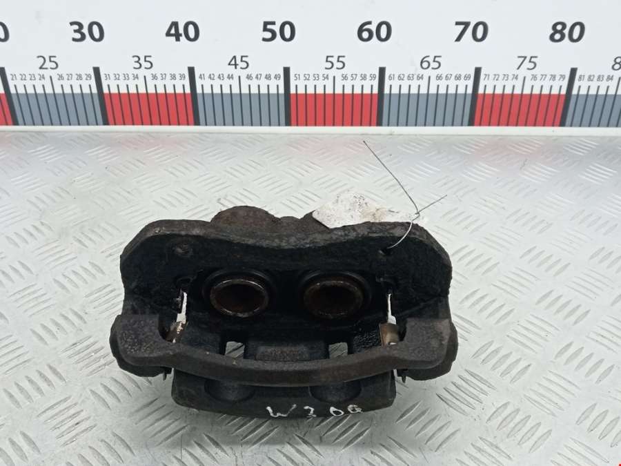 Суппорт передний правый Kia Sorento 1 (BL) (2002-2011) Внедорожник 5дв. 2004г. | Фото № 1 Суппорт передний правый Kia Sorento 1 (BL) (2002-2011) Внедорожник 5дв. 2004г. - Фото 1