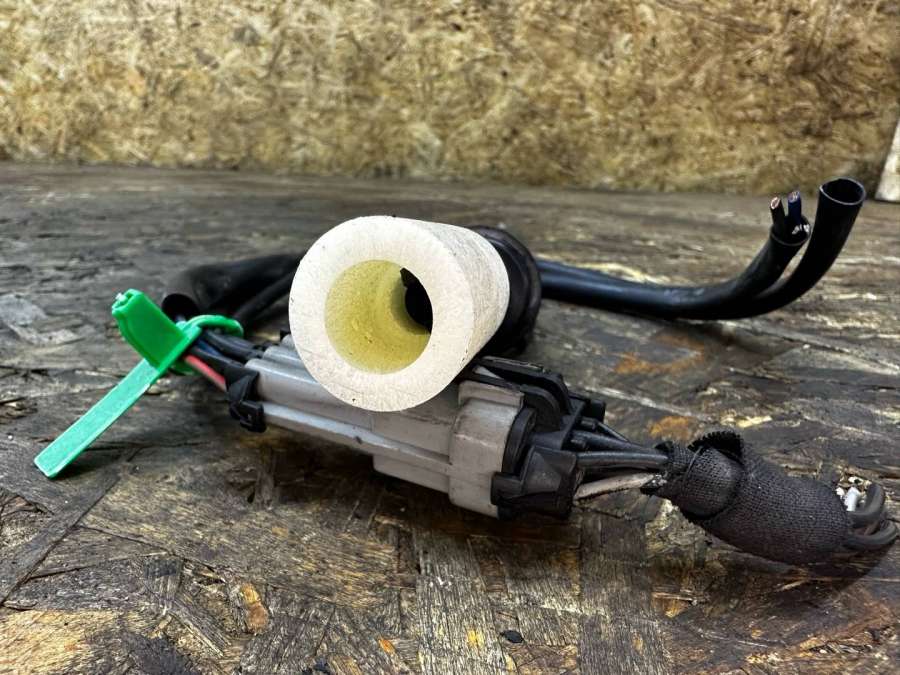 188214 Датчик уровня омывающей жидкости  Maserati Quattroporte 5 M156 2006г. | Фото № 5  188214 Датчик уровня омывающей жидкости  Maserati Quattroporte 5 M156 2006г. - Фото 5