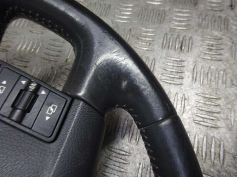 Руль  Volkswagen Touareg 2005г. | Фото № 10   Руль  Volkswagen Touareg 2005г. - Фото 10
