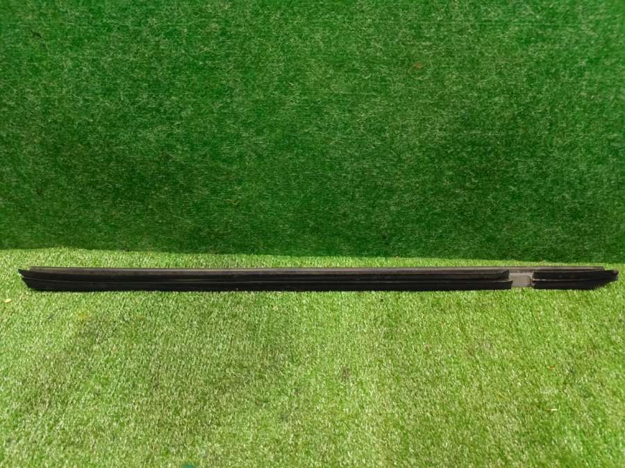 Молдинг стекла двери передней правой внутренний Renault Grand Scenic 3 2013г. | Фото № 1 Молдинг стекла двери передней правой внутренний Renault Grand Scenic 3 2013г. - Фото 1