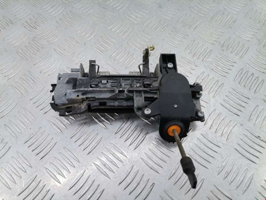 Ручка двери наружная передняя правая Audi A4 B7 (2004-2009) Универсал 2008г. | Фото № 3 Ручка двери наружная передняя правая Audi A4 B7 (2004-2009) Универсал 2008г. - Фото 3