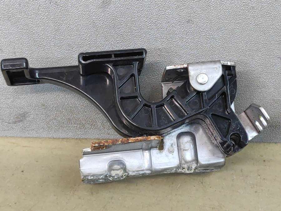 Ручка открытия лючка топливного бака  Subaru Impreza седан 2019г. | Фото № 3   Ручка открытия лючка топливного бака  Subaru Impreza седан 2019г. - Фото 3