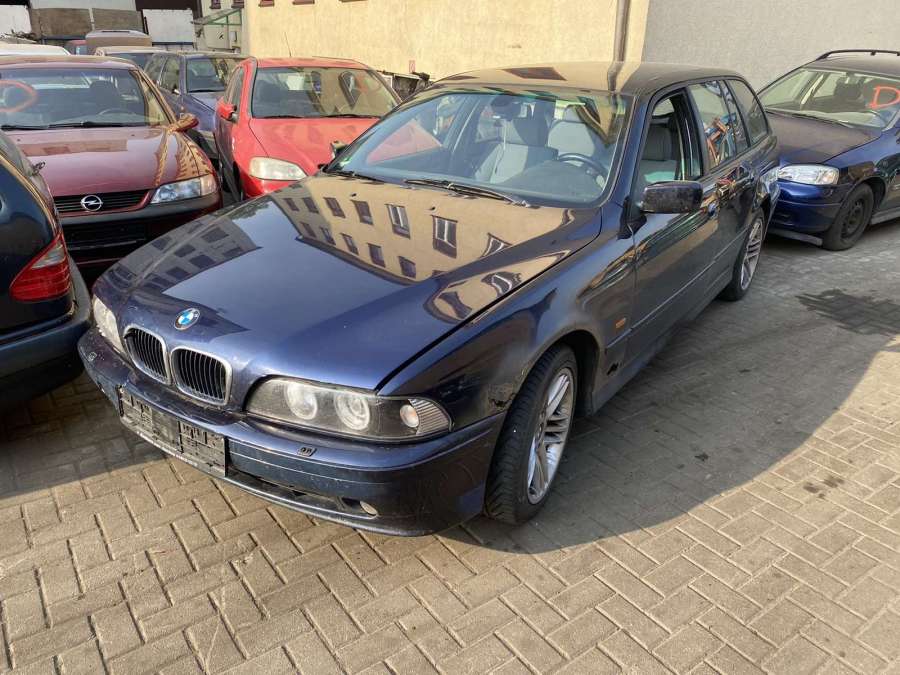 8236359 Шторка (полка) багажника BMW 5-Series (E39) (1995-2004) Универсал 2001г. | Фото № 9 8236359 Шторка (полка) багажника BMW 5-Series (E39) (1995-2004) Универсал 2001г. - Фото 9