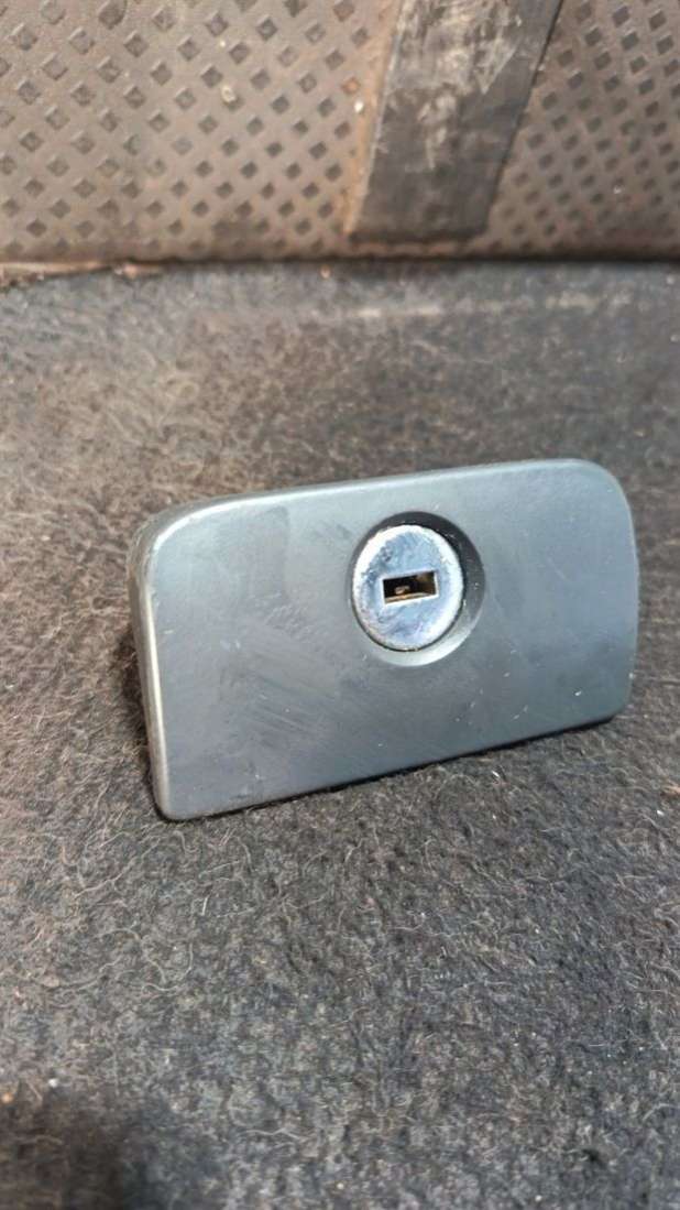 Ручка бардачка Audi A3 8L 1998г. | Фото № 3 Ручка бардачка Audi A3 8L 1998г. - Фото 3