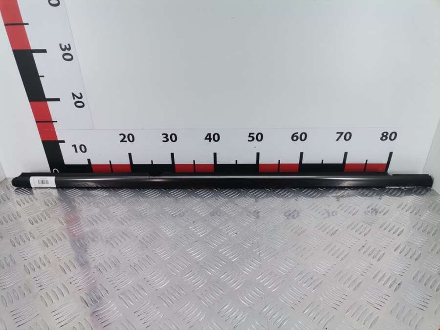 Накладка декоративная (молдинг) стекла двери задней правой Mercedes C-Class (W203) (2000-2008) Седан 2003г. | Фото № 1 Накладка декоративная (молдинг) стекла двери задней правой Mercedes C-Class (W203) (2000-2008) Седан 2003г. - Фото 1