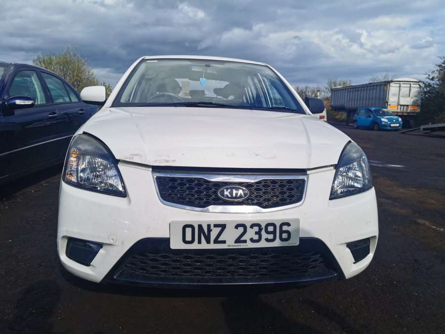 Ручка переключения передач Kia Rio 2 (JB) (2005-2011) Хетчбэк 5дв. 2009г. | Фото № 9 Ручка переключения передач Kia Rio 2 (JB) (2005-2011) Хетчбэк 5дв. 2009г. - Фото 9