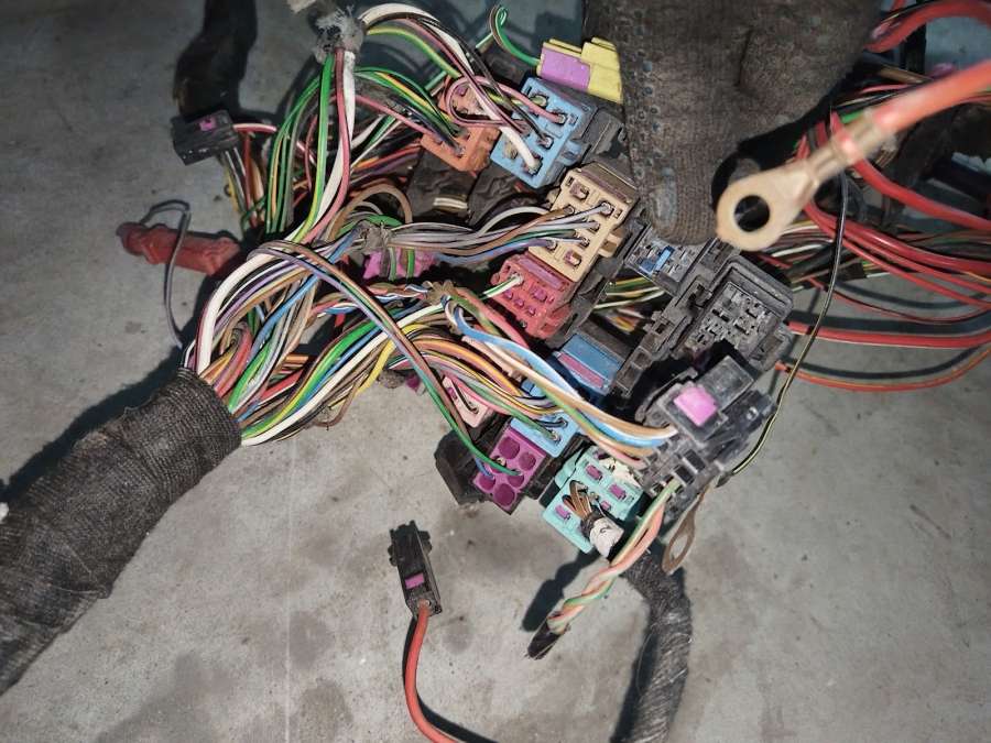 Проводка Volkswagen Passat Седан 1998г. | Фото № 19 Проводка Volkswagen Passat Седан 1998г. - Фото 19